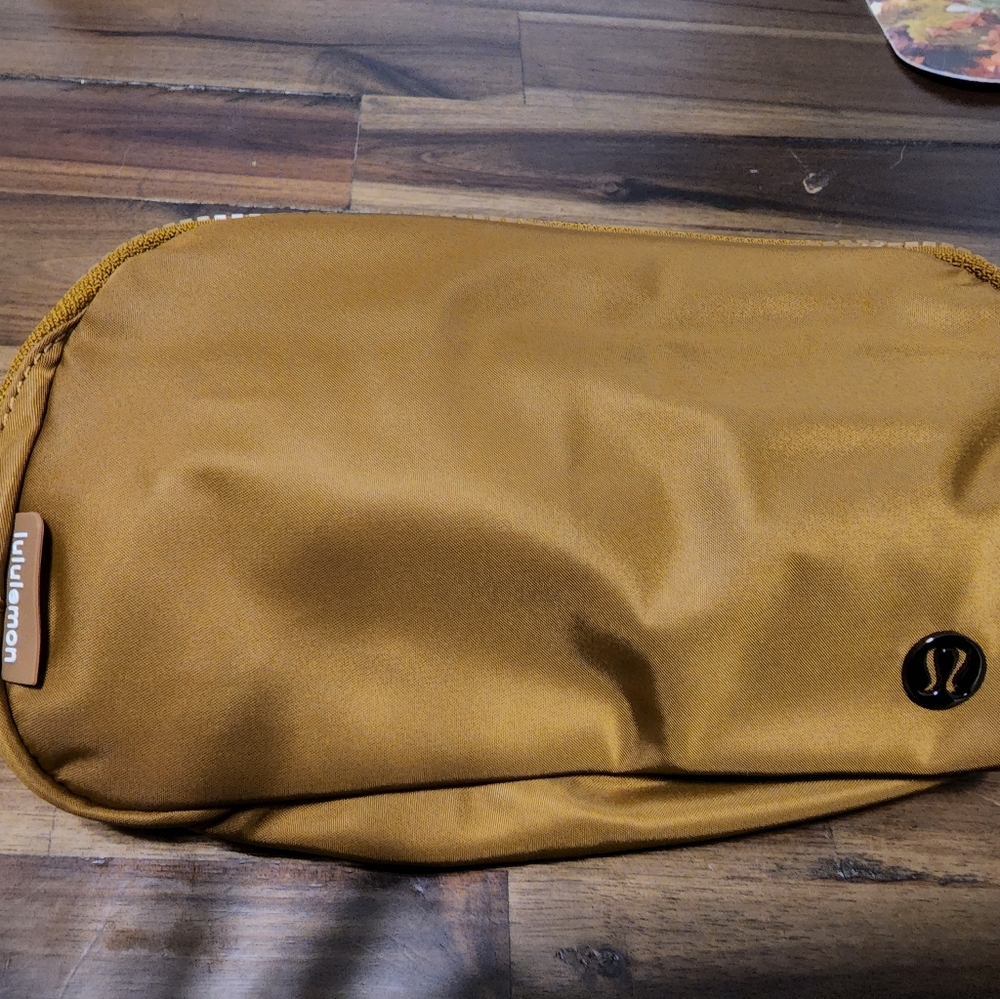 Lululemon everywhere belt bag burnt caramel